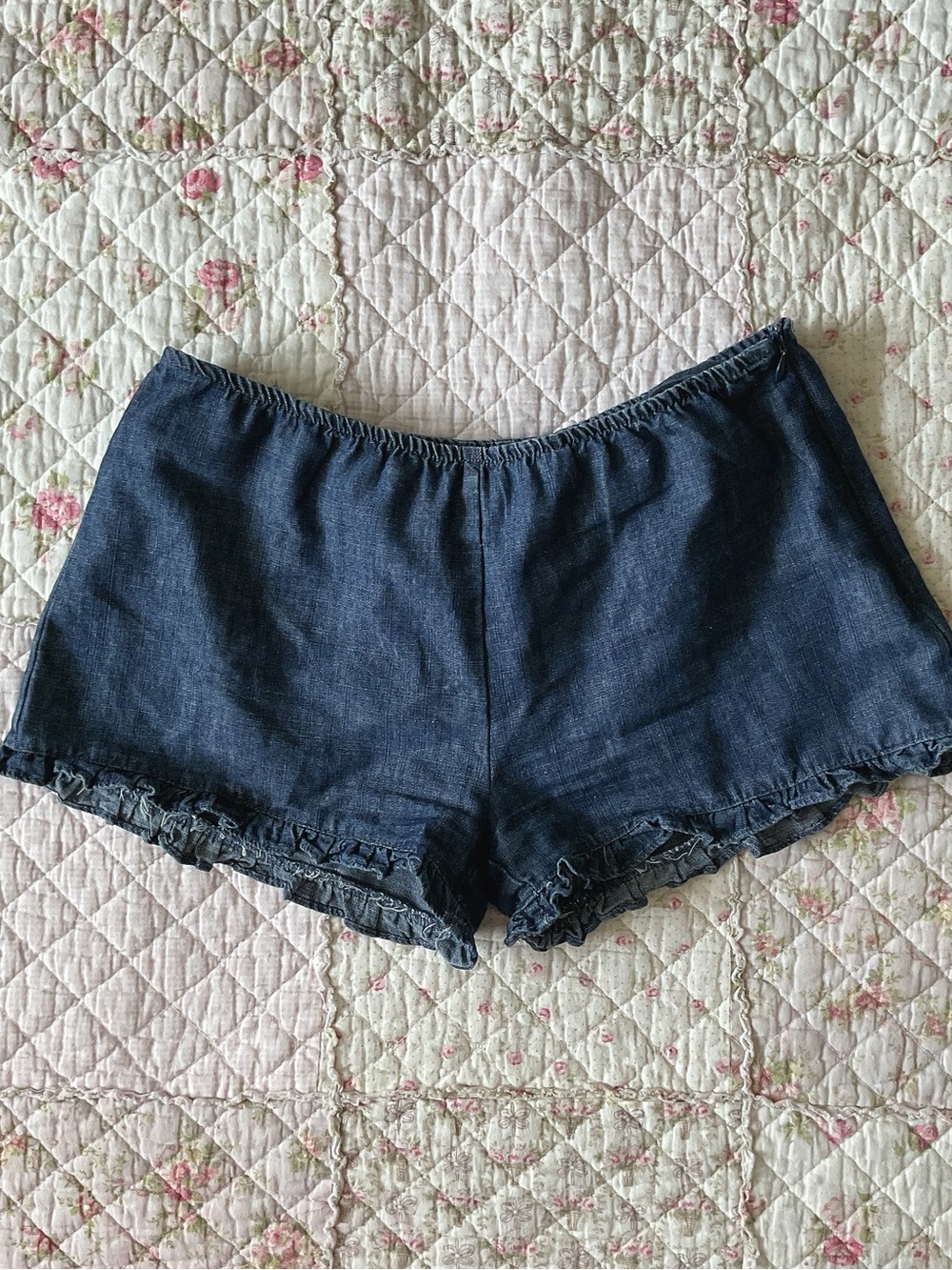 Denim Ruffle Hem Women's Shorts - Dark Blue